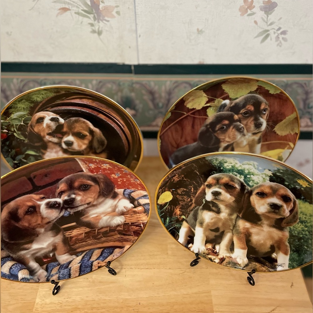 Franklin Mint Beagle collector plates
